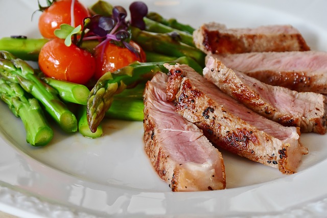 steak s přílohou
